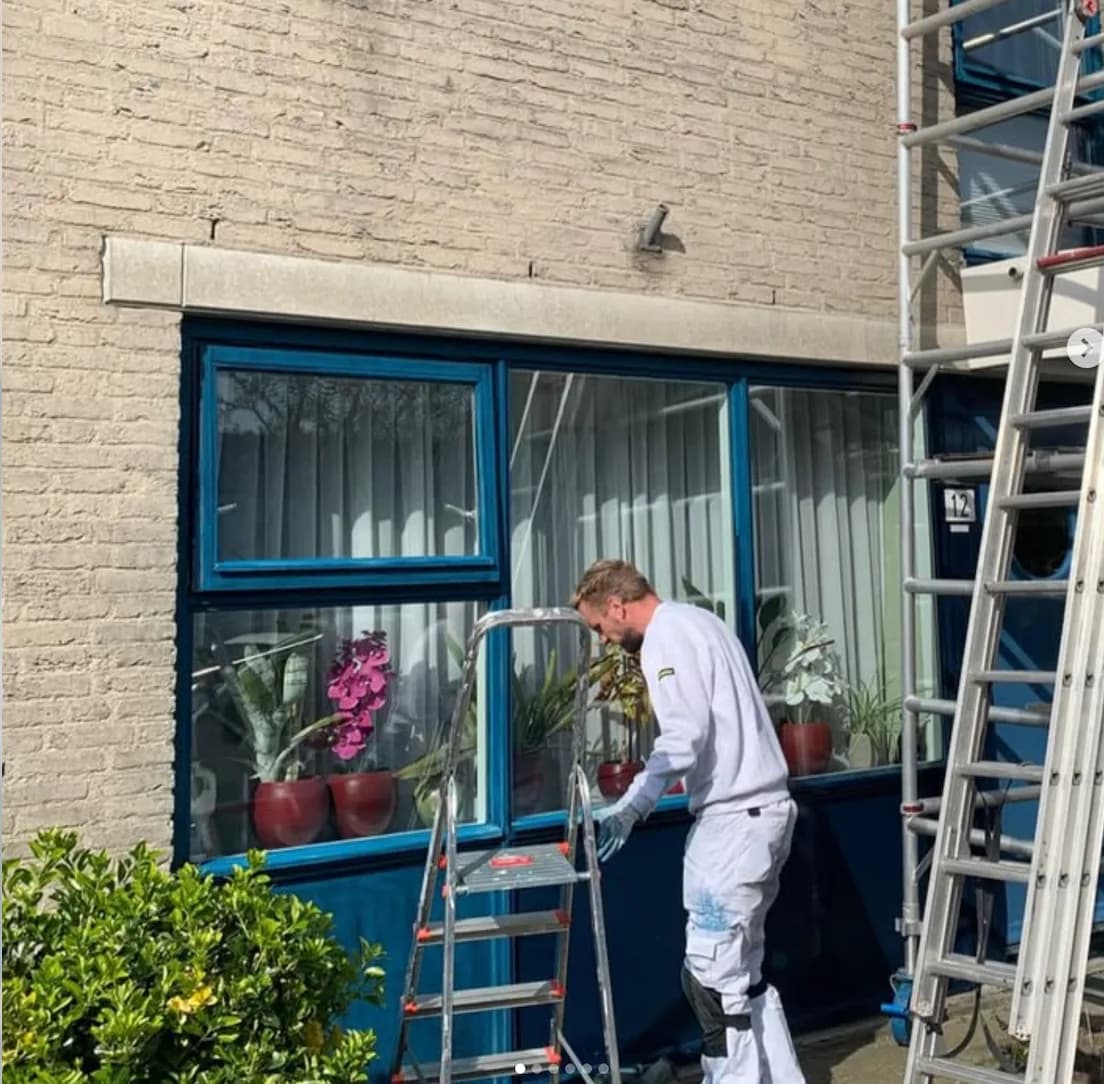 Wesley Crijns aan het werk — buitenschilderwerk